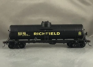 Athearn - Richfield - 40' Single Dome Tank Car + Wgt # 826 - Picture 1 of 6