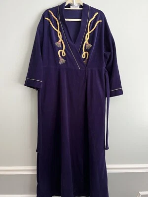 "Bata con cinturón de terciopelo Vanity Fair púrpura grande 53"" de largo nueva sin etiquetas" Foto 1 de 4