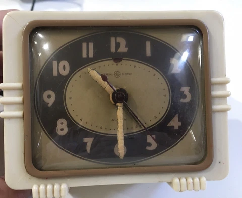 Vintage 1940s General Electric GE Art Deco Working Alarm Clock USA Model 7H118 Cover