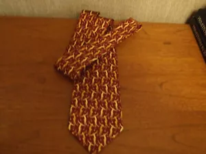 VINTAGE GUCCI SILK TIE: SKIERS PATTERN MADE IN ITALY. - Picture 1 of 2