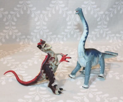 2000 Hasbro Jurassic Park 3 Re Ak A-Tak Brachiosaurus &  Velocirapter Dinosaur - Image 1 of 4