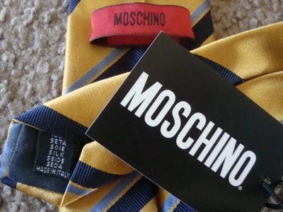 NUEVO CON ETIQUETAS MOSCHINO 100% Seda Prendas para el Cuello Para Hombre Corbata Hecha en ITALIA Color Amarillo Azul Rayas Foto 1 de 4