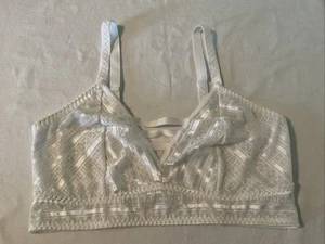 Torrid Bralette Ivory Lace Unlined Wire Free Bra Size 1X 1 - Picture 1 of 12