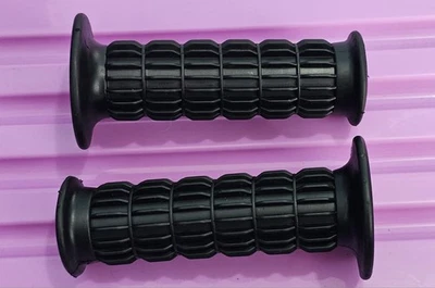 SUZUKI A100 GP100 GP125 TS100 TS125 RUBBER HANDLE BARS GRIPS SET Foto 1 de 4