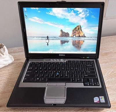 Dell D630 14" 1.8GHz 160GB, 2GB RAM WINDOWS 10 o XP, WIFI DVD/CDRW RS232 Serial Foto 1 de 4