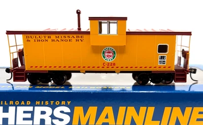 HO WALTHERS 910-8715 EXT WIDE VISION CABOOSE DULUTH MISSABE & IRON RANGE DMIR - Image 1 of 2