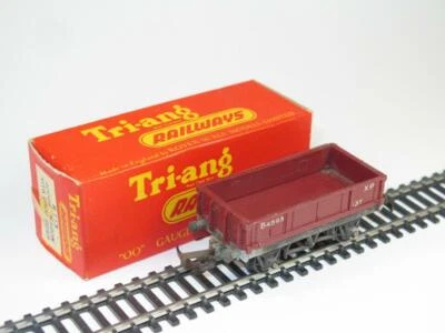 VINTAGE TRI-ANG RAILWAYS OO Gauge Goods Wagon with Drop Sides R.113 Boxed 1960s - Image 1 of 4