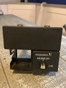99-06 Silverado Sierra Avalanche Tahoe Yukon 1500 Passenger off switch 1999-2006 - Picture 1 of 5