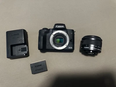 Cámara digital Canon EOS M50 sin espejo negra con batería y kit de lente Foto 1 de 4