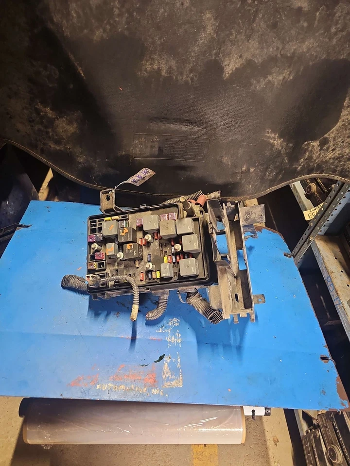 Caja de fusibles motor Chevy Cobalt 05 Foto 1 de 4