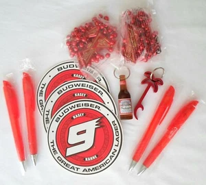11 piezas BOLÍGRAFOS ABRIDORES DE CERVEZA BUDWEISER NASCAR CALCOMANÍAS Kasey Khane Collares Mardi Gras - Imagen 1 de 1