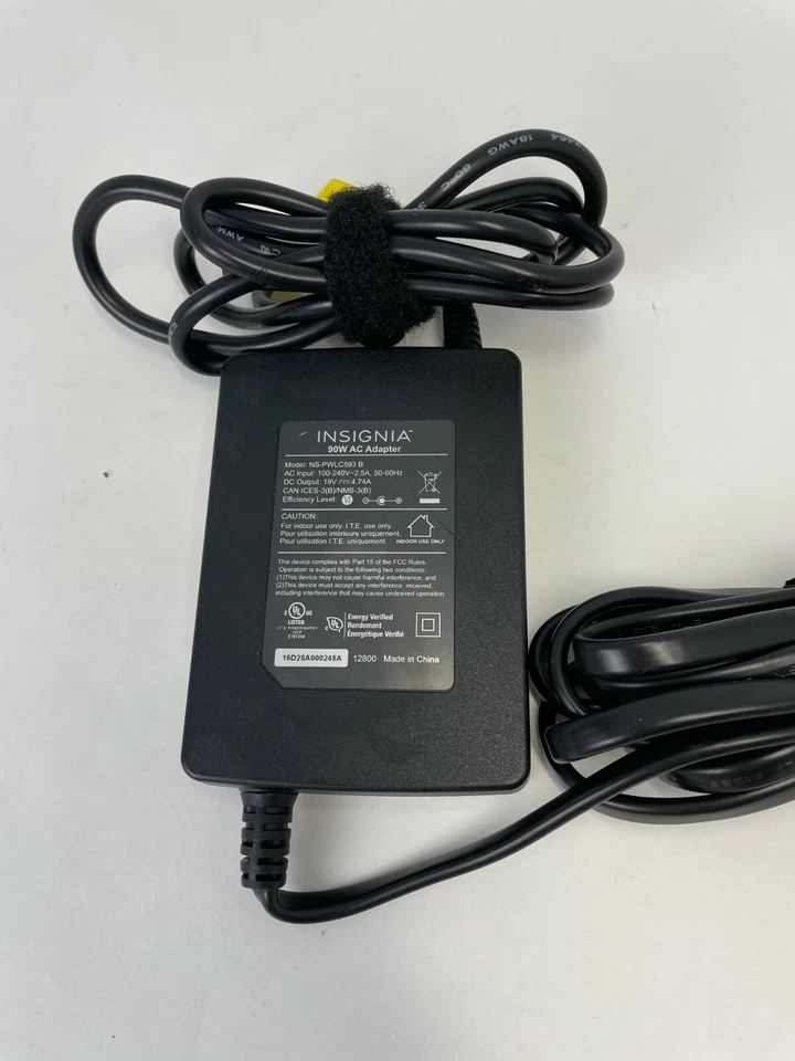 INSIGNIA NS-PWLC593 90W 19V SLIM UNIVERSAL LAPTOP CHARGER WITH NO CHARGING TIPS - Image 1 of 1