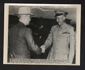 1945 Foto stampa, presidente Truman e generale Eisenhower si incontrano all'aeroporto - Foto 1 di 2