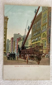 Postkarte 1945 mit Illustration eines Haken- und Leiterlöschautos mit Feuerwehrleuten - Bild 1 von 2