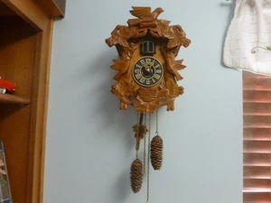  Time Co Holz Kuckucksuhr batteriebetrieben guter Zustand. Siehe Details - Bild 1 von 11