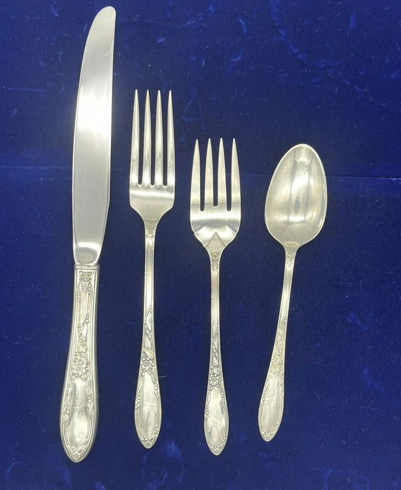Vintage Oneida Virginian Sterling Silver 4 piece Place Setting 1942 No Mono - Image 1 of 4