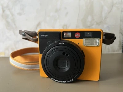 Leica Sofort Instant Camera Model 2754 Orange Polaroid - Image 1 of 4