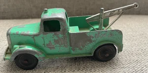 Vintage TOOTSIE TOY WRECKER TOW TRUCK DIE CAST METAL Made In USA Light Green - Picture 1 of 5