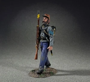 BRITAINS CIVIL WAR CONFEDERATE 31445 CONFEDERATE INFANTRY SERGEANT MARCHING NO.1 - Picture 1 of 3
