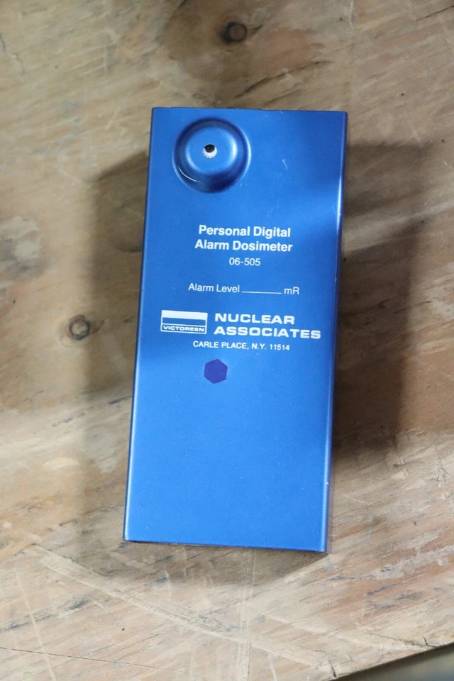 DOSÍMETRO ALARMA DIGITAL PERSONAL VICTOREEN NUCLEAR ASSOCIATES 06-505 Foto 1 de 1