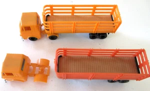 Vintage Tyco HO Scale 1960's Dodge Semi Truck Cattle Car Depot Trailer & Cab - Picture 1 of 2