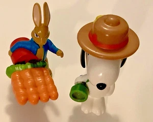 MCDONALD’S HAPPY FOOD Beagle Scout Snoopy & Peter Rabbit Carrot Shooter Toy 2018 - Imagen 1 de 4