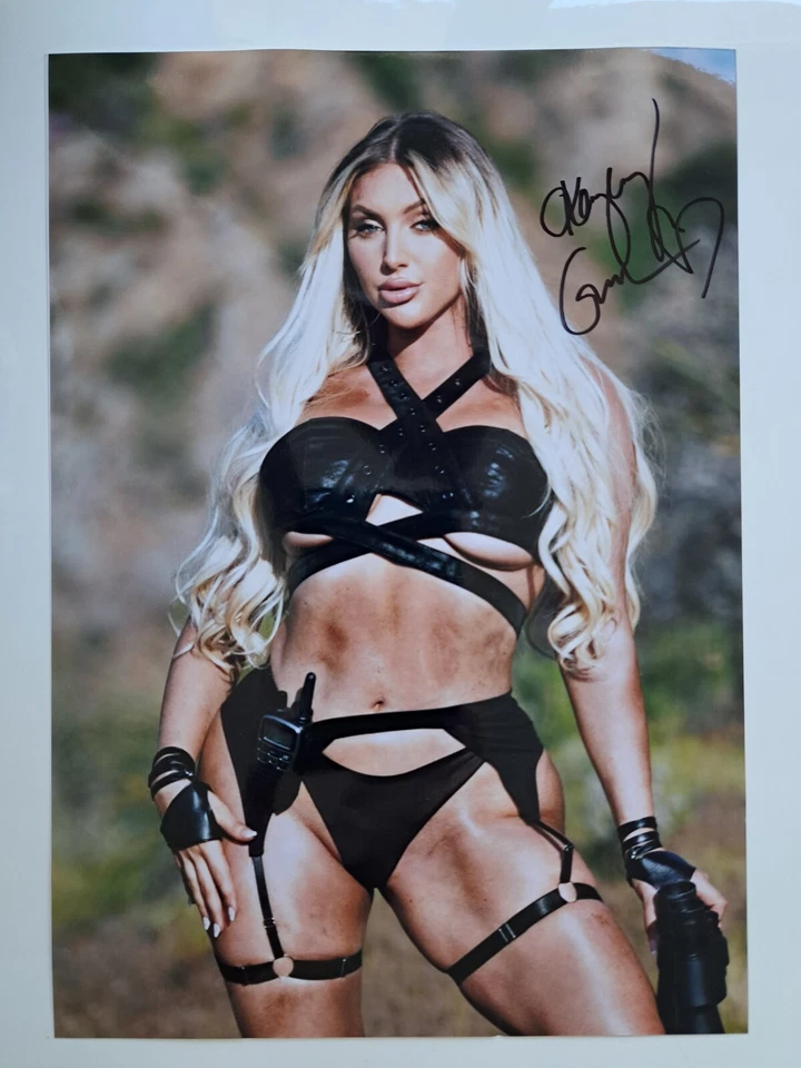 Kayley Gunner Sexy Adult AVN Model signed 20x30 Foto Autogramm Autograph  IP1 - Bild 1 von 1