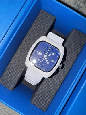 Reloj Adidas Originales Retro Wave Dos Cronógrafo R JK2808 Blanco/Azul Foto 1 de 2
