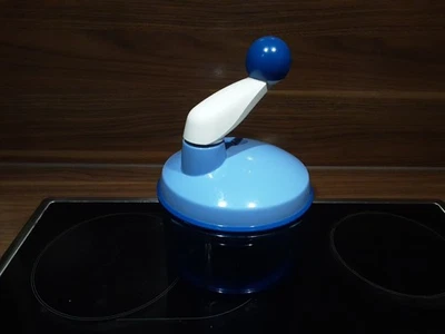 Tupperware Quick Chef Blau Zerkleinerer Küchenhelfer Manuelle Küchenmaschine - Bild 1 von 3