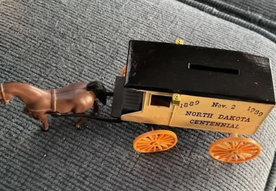 二手北达科他州百年马车银行。 1889 年至 1989 年 — 第 1/4 张图片