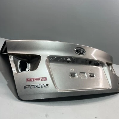 !ДЕФЕКТ! 2010 - 2013 KIA FORTE СЕДАН ЗАДНИЙ БАГАЖНИК КРЫШКА КОРПУСА СЕРЫЙ OEM - Изображение 1 из 4