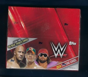 2016 Topps WWF WWE WRESTLING BOX NEU FABRIKVERSIEGELT 24 PACKUNGEN ROCK TRIBUTE! ! - Bild 1 von 2
