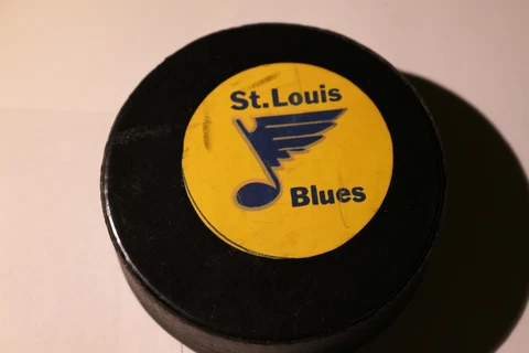 St. Louis Blues  RAWLINGS OFFICIAL SIZE PUCK Stamped Made in Canada NHL Cover