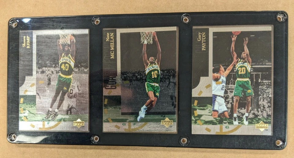 PLACA DE 3 CARTAS SEATTLE SUPERSONICS SHAWN KEMP NATE MCMILLAN GARY PAYTON  Foto 1 de 1