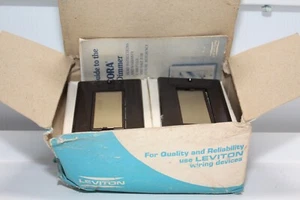 Marco marrón y placa de pared Leviton Decora 6607 placa táctil dorada - Imagen 1 de 8