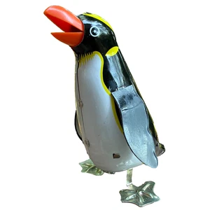 Juguete de cuerda de hojalata de metal vintage alegre pingüino negro bailando lado a lado - Imagen 1 de 9