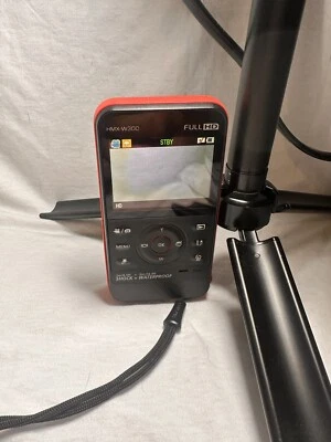 Videocámara Samsung Full HD HMX-W300 roja y negra probada a prueba de golpes e impermeable Foto 1 de 3