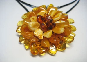 Elegant Natural Baltic Amber Flower Necklace / brooch !!! - Picture 1 of 3