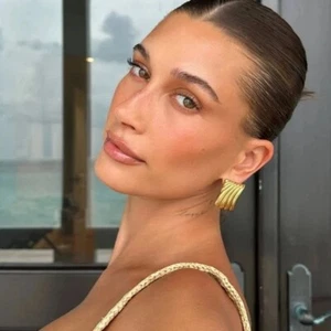 Statement-Ohrringe 14 Karat Goldplatte 1,2 x 1 Zoll lang - Bild 1 von 7