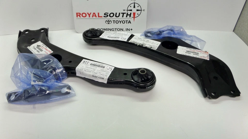 Оригинальный комплект передних нижних рычагов управления Toyota Sienna 2011-2019 годов выпуска от оригинального производителя - Изображение 1 из 1