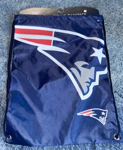 NWT New England Patriots Drawstring BackPack. Has Big Logo Cover
