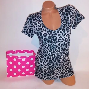 Victoria Secret ROSA T Camisa Pequeña Leopardo Gris Negro Estampado Animal Cuello en V Nueva - Imagen 1 de 6