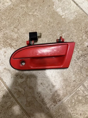 Левая ручка внешней двери Mitsubishi 3000GT Dodge Stealth 91-99 - Изображение 1 из 2