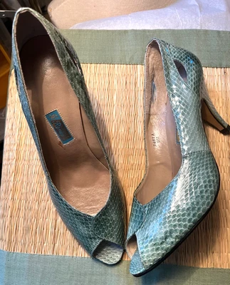 J. Renee Emerald Green Faux Snake Peep Toe Heels Pumps Sze 9M - Image 1 of 4