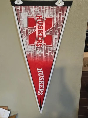 NEBRASKA HUSKERS BIG 10 12X30 RETRO NCAA VINTAGE FELT PENNANT 8/2/25 - Image 1 of 2