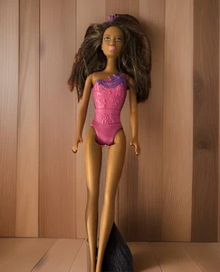 Mattel Barbie Dreamtopia principessa delle fiabe bruna rosa corpetto scolpito GGJ96 - Foto 1 di 5