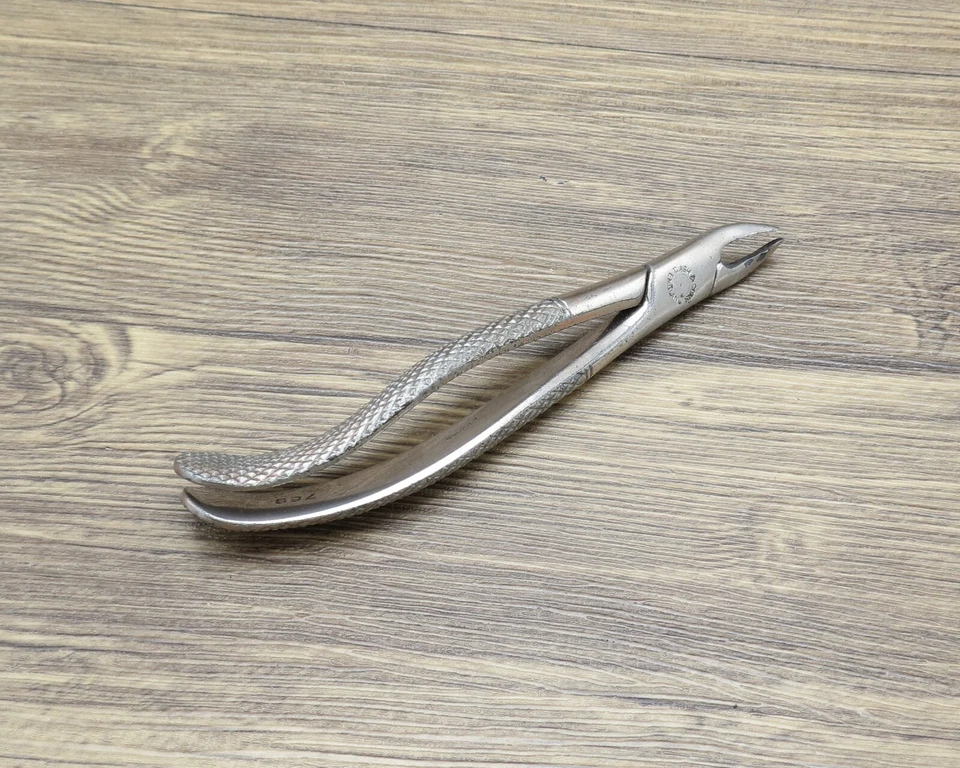 Rare Antique Claudius Ash & Sons ‘Upper Stumps’ Dental Forceps - Image 1 of 4