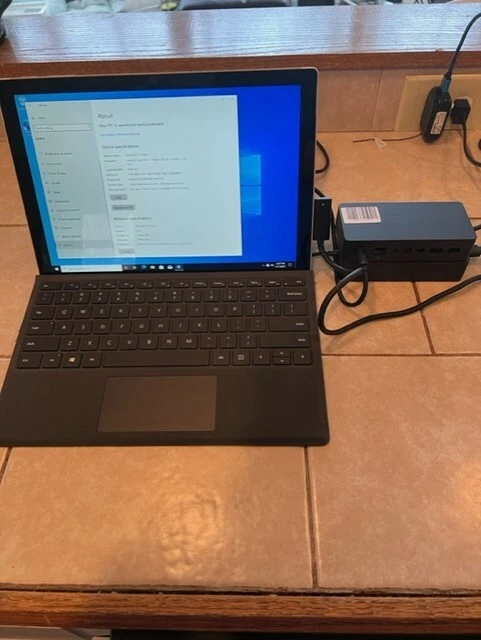 Microsoft Surface Pro 4, 1796-256 i7-7660U with Docking station - Image 1 of 1