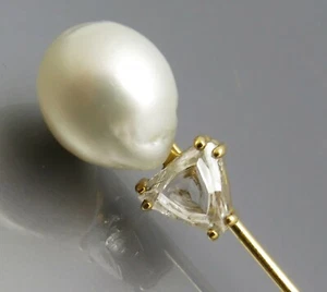 DISEÑO REIF - AGUJA ELEGANTE - PERLA DEL SUR + DIAMANTE - ORO 750 - Imagen 1 de 12