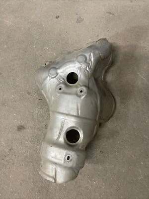 Cubierta protectora para colector de escape Ford Fusion 2010-2012 9E53-5K282-AA Foto 1 de 4